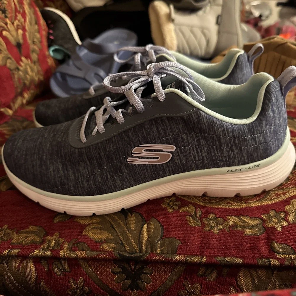 Skechers Women's Flex Appeal 5.0 Sneaker Modern Times Color Navy Multi 9.5